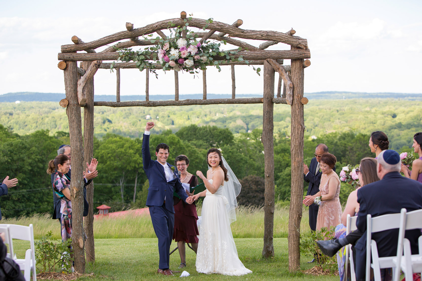 hilltop-wedding-ceremony-Red-Maple_Vineyard-sarma-and-co